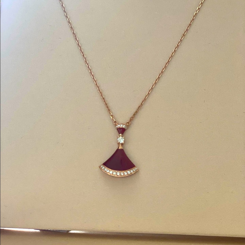 18k gold with vs quality diamonds necklace with box and packaging